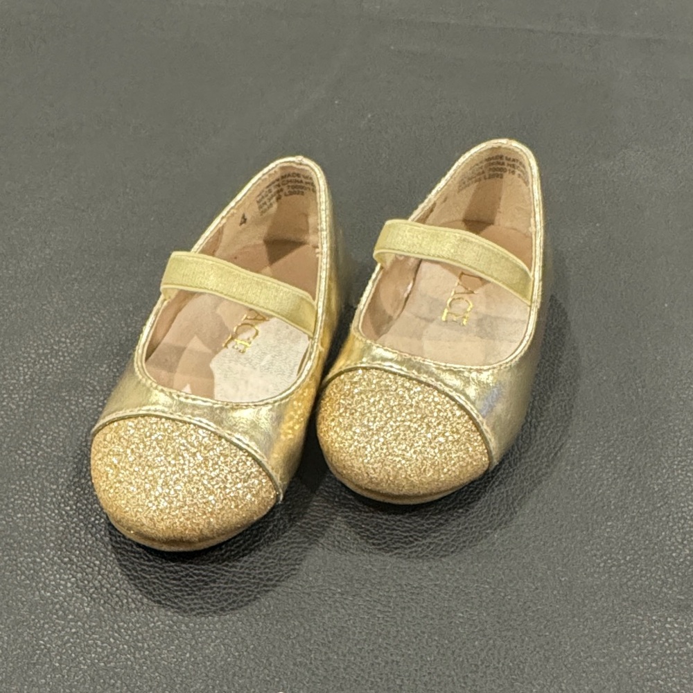 The Children's Place Gold Glitter Dress Shoes